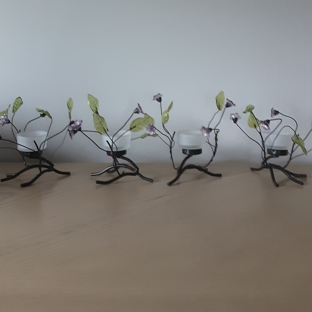 FOUR VOTIVE ADJUSTABLE HOLDERS